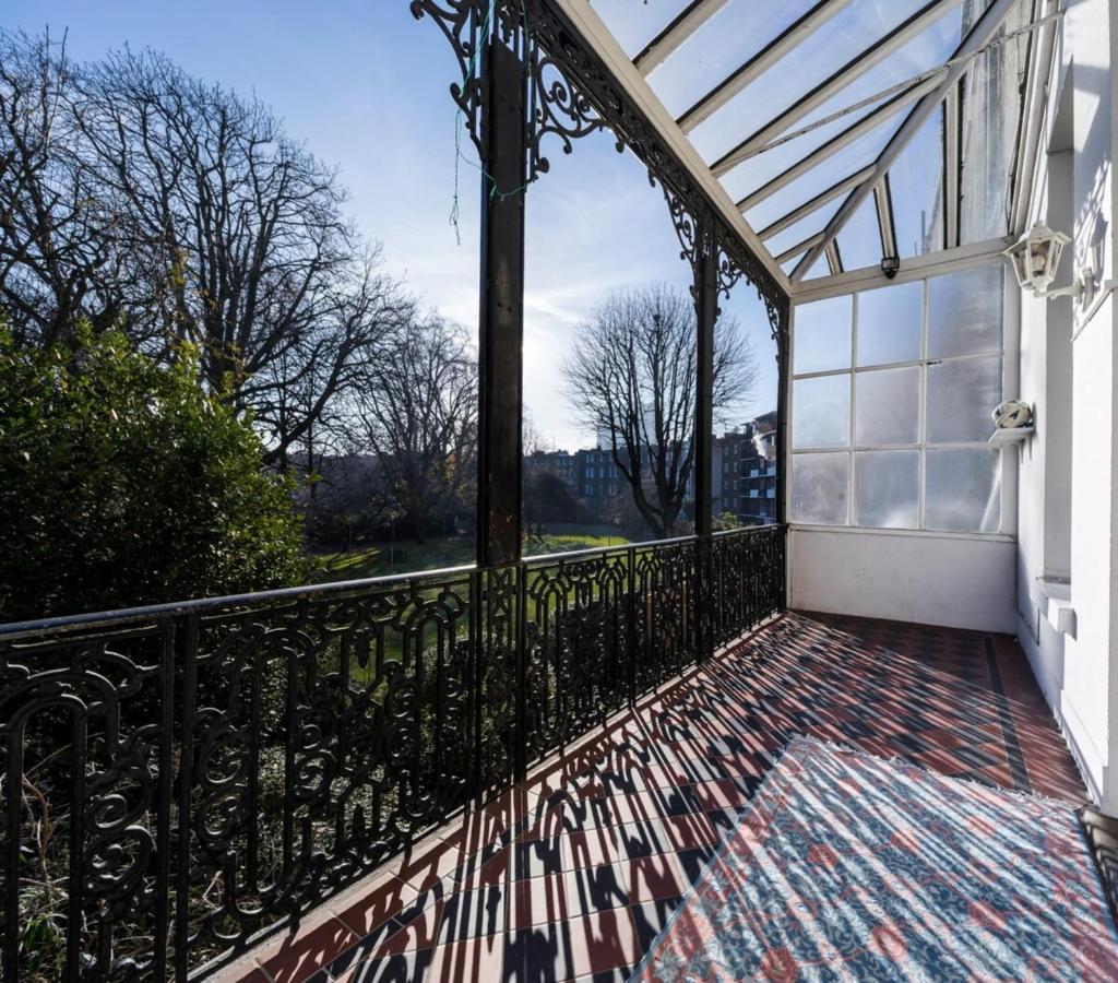 Elegant Earl'S Court 2 Bedroom Flat Just 4 Minutes From Tube London Eksteriør bilde