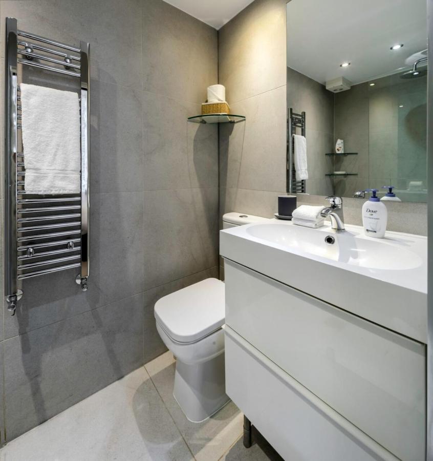 Elegant Earl'S Court 2 Bedroom Flat Just 4 Minutes From Tube London Eksteriør bilde